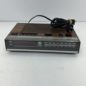 General Electric GE 7-4624A AM/FM Digital Alarm Clock Radio Wood Grain Finish